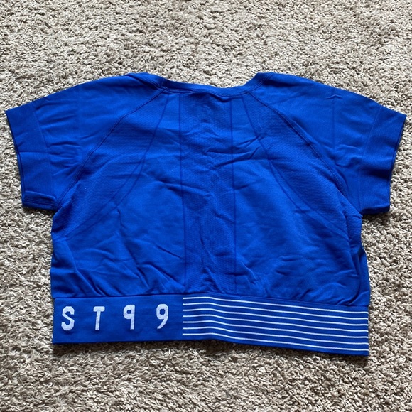 H&M Sport Cropped Top Size M - Picture 3 of 3